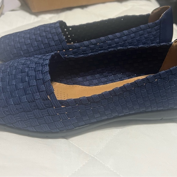 Comfort view Navy flats. New in box. 7 1/2 W - Picture 3 of 7